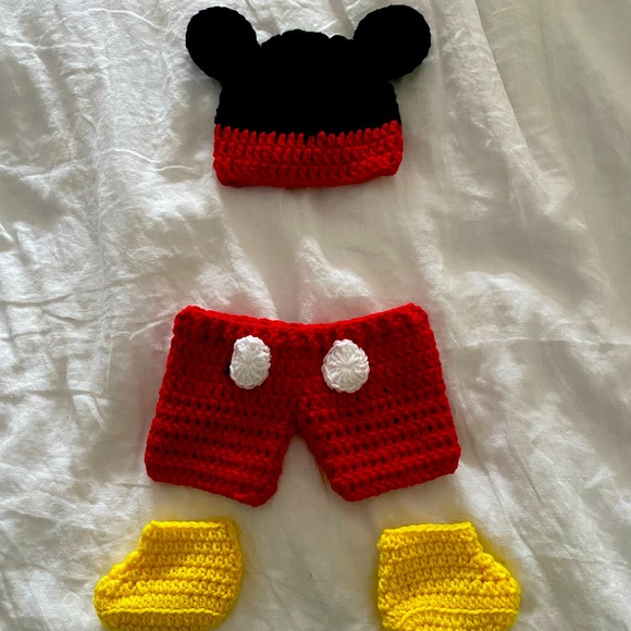 Mickey Mouse newborn outfit - Picture 1 of 1